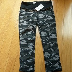NWT Fabletics Lima Capri Leggings XS
